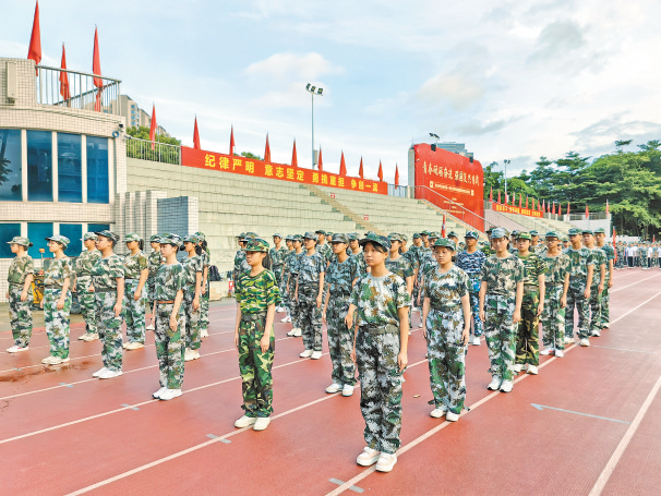 【湾区少年·军训日记】西乡中学肖淳丨方高中军训：磨砺与成长的青春之歌（节选）