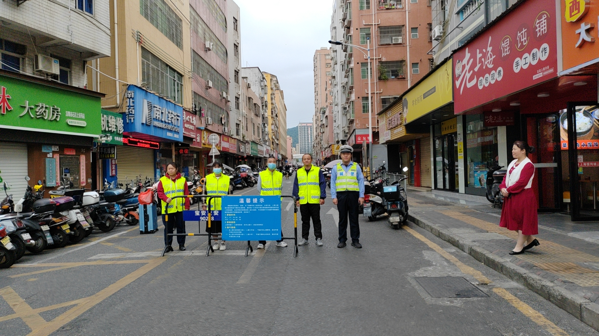 石岩上屋社区：多措并举缓解校园周边交通拥堵